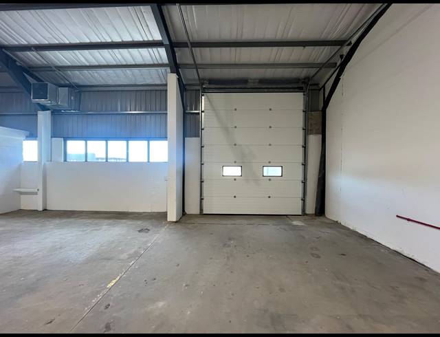 396M² WAREHOUSE TO LET IN TOKAI